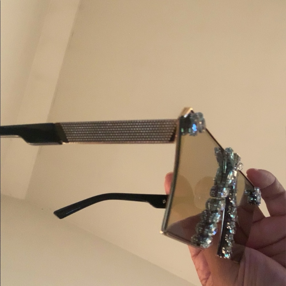 SALE🔥💕Gold Frame Luxury Rhinestone Sunglasses💕 - Picture 5 of 5